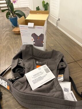 Ergobaby Embrace in Grey